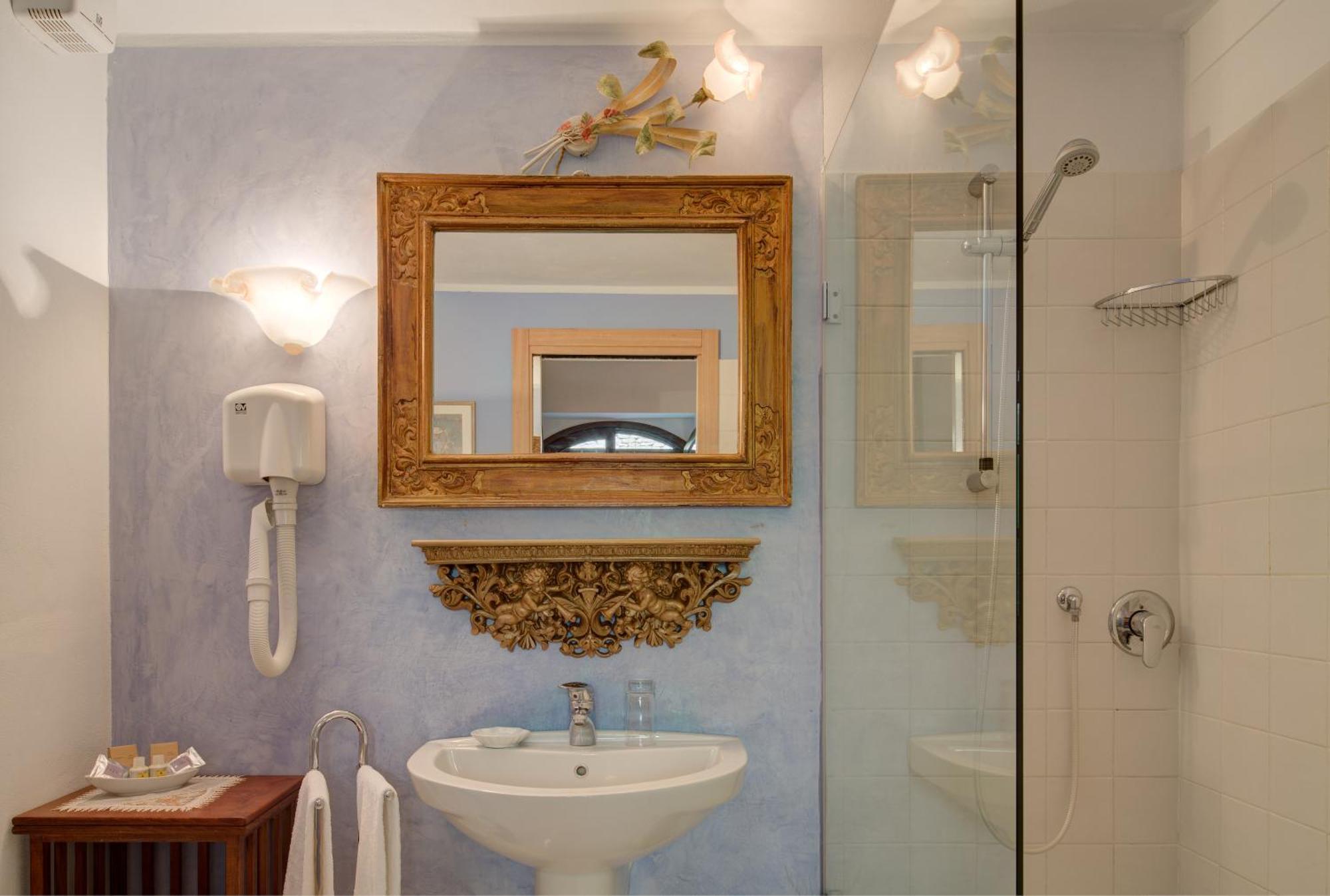 Villa La Favorita อัลบา ห้อง รูปภาพ